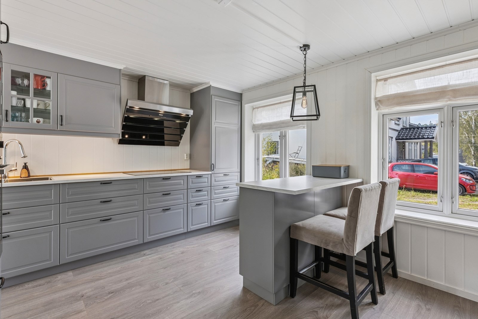 Kjøkkenet er levert fra IKEA og har en fin utforming. Galleribilde