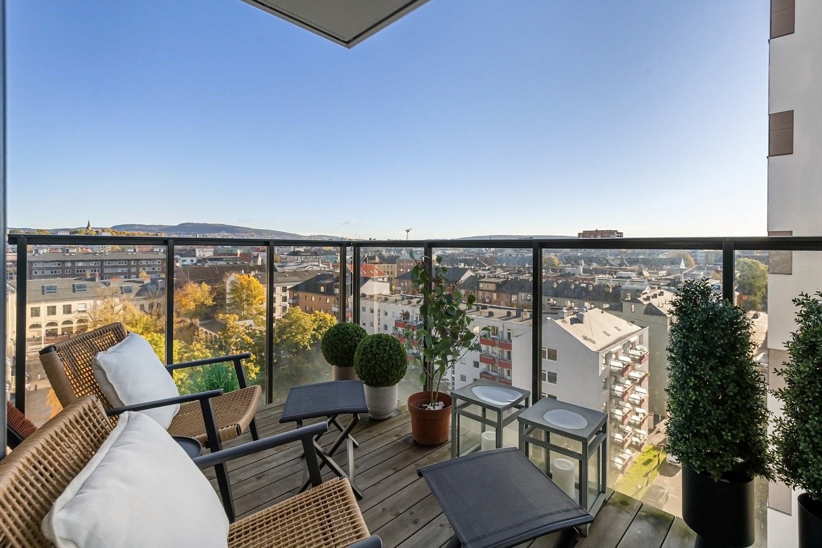 Fra soverommet er det adkomst til balkong på ca. 8 kvm med morgen til tidlig ettermiddagssol. Galleribilde