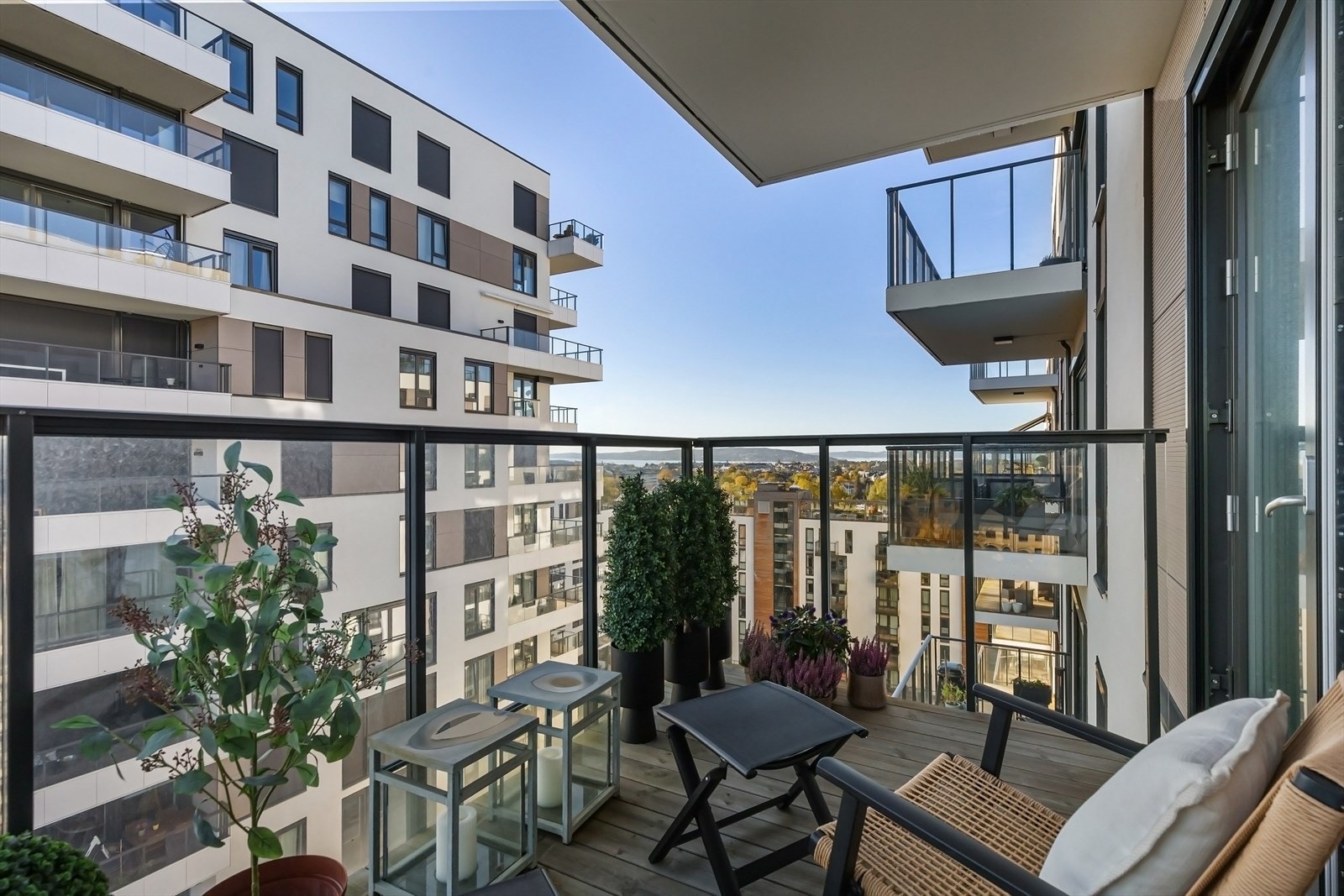 God plass til utemøbler og annet tilbehør. Galleribilde