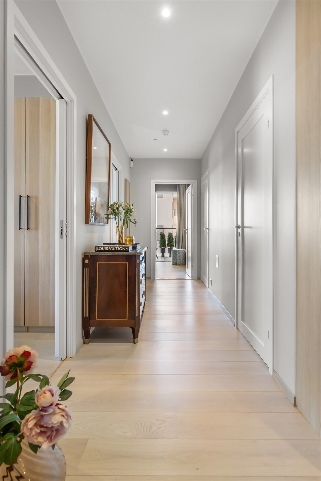 Lekker 1- stavs eikeparkett strekker seg gjennom leiligheten. Galleribilde