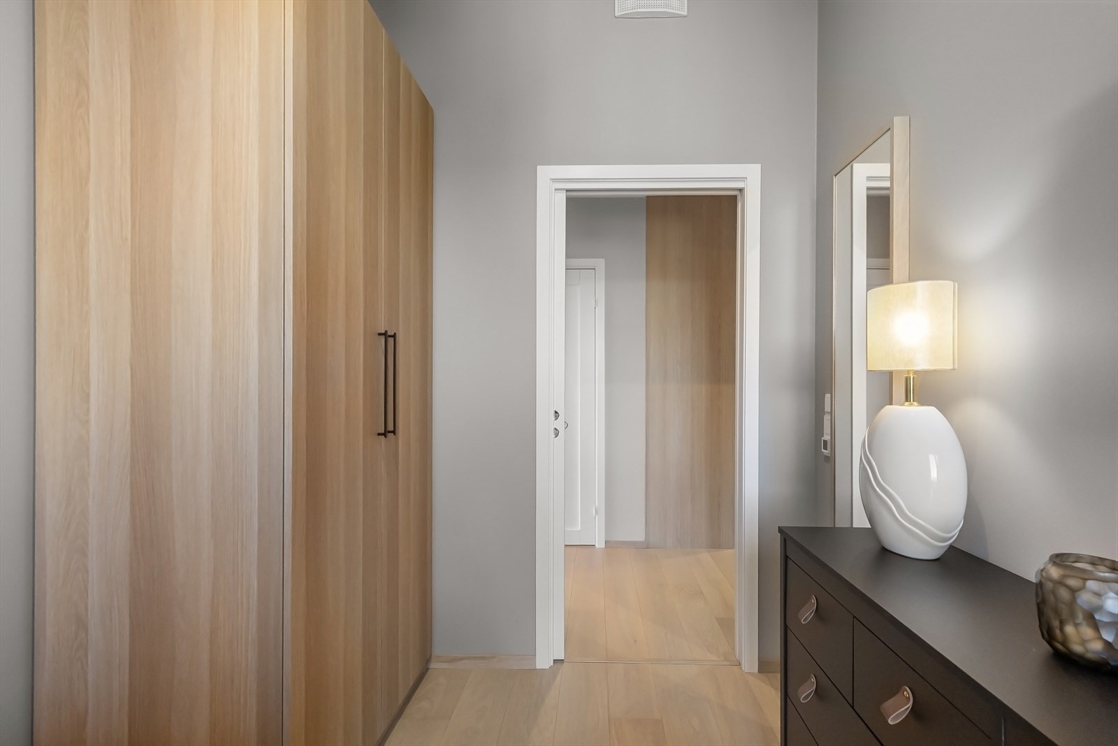 Rikelig med garderobeskap. Galleribilde