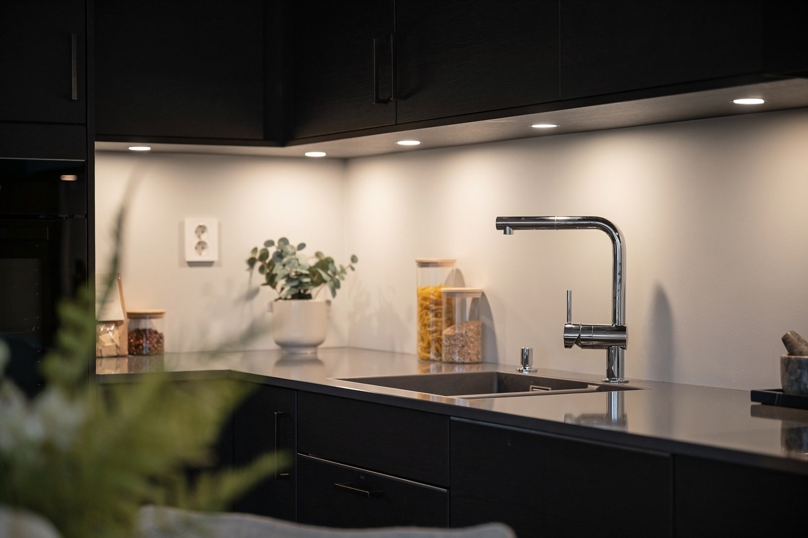 Det er montert waterguard og komfyrvakt. Galleribilde