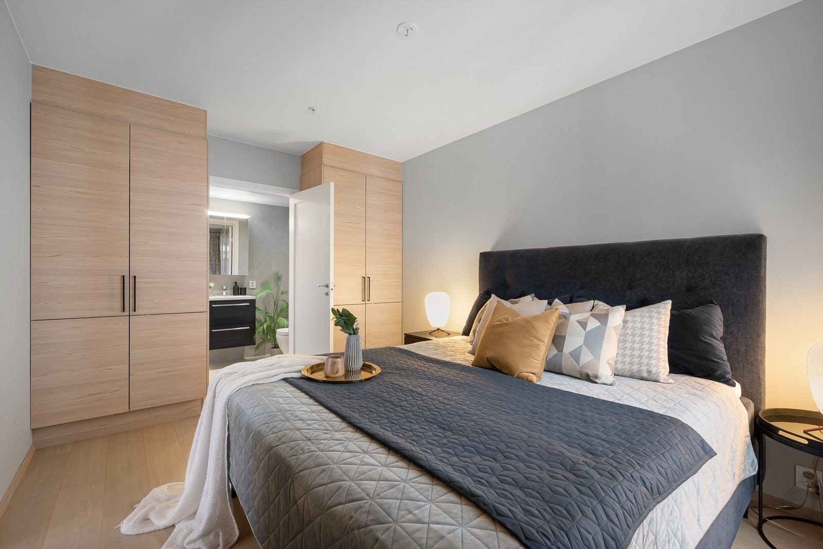 Bad en-suite på hovedsoverommet. Galleribilde