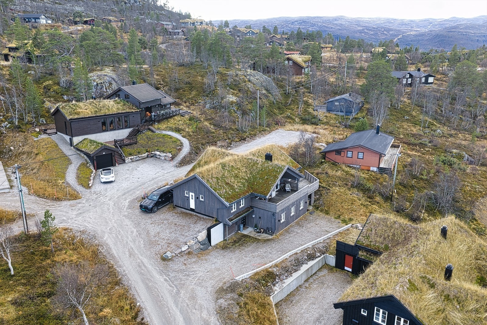 Godt med p-plasser på tomt samt garasje. Galleribilde