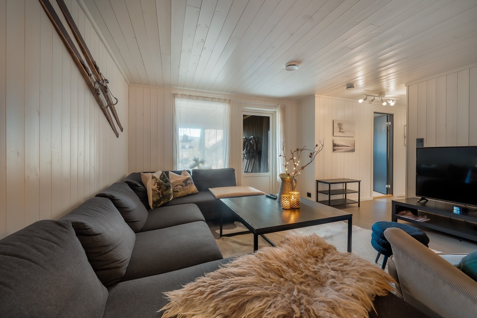 Dør ut til koselig uteområde. Galleribilde