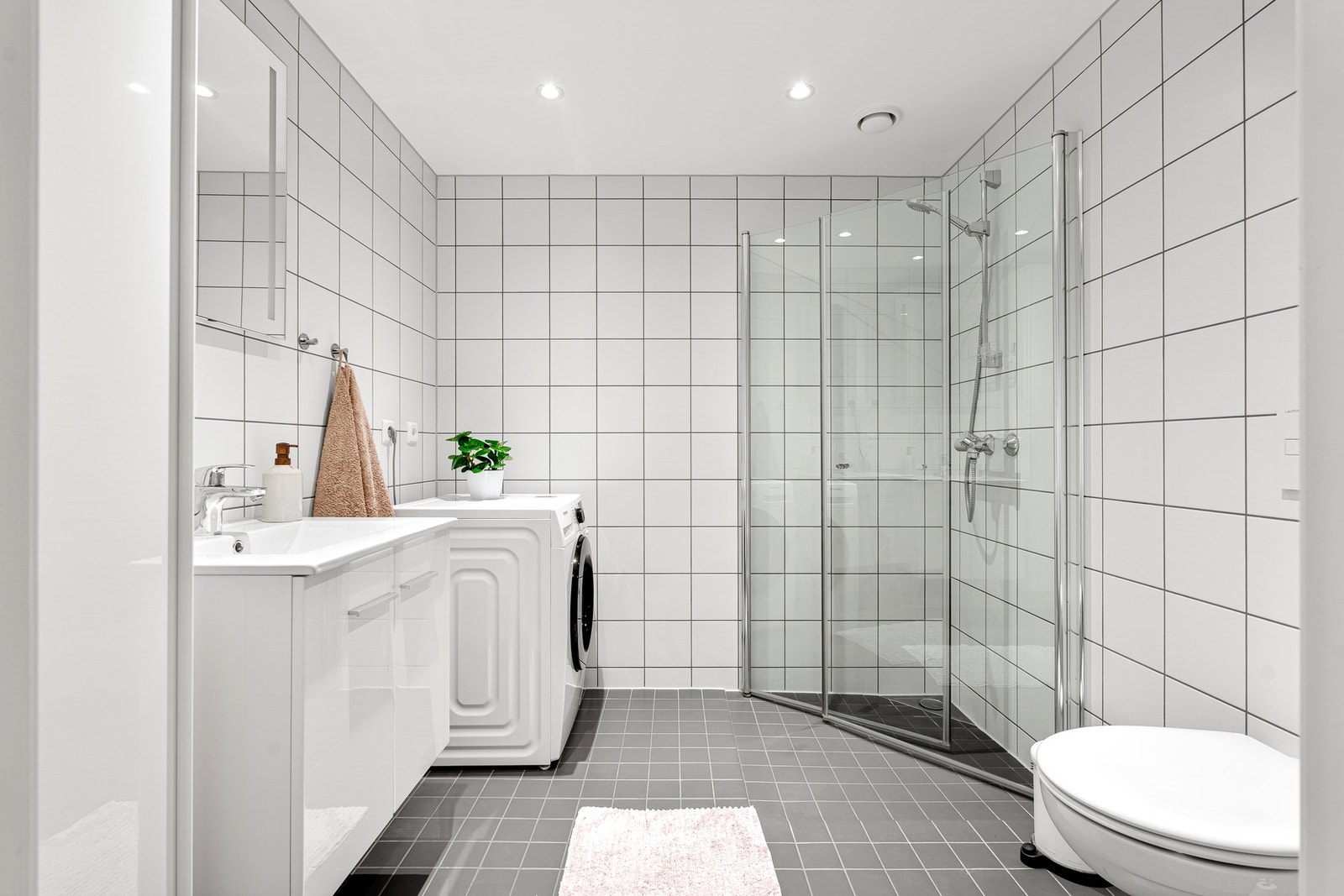 Flislagt bad på 6,2 kvm. Galleribilde