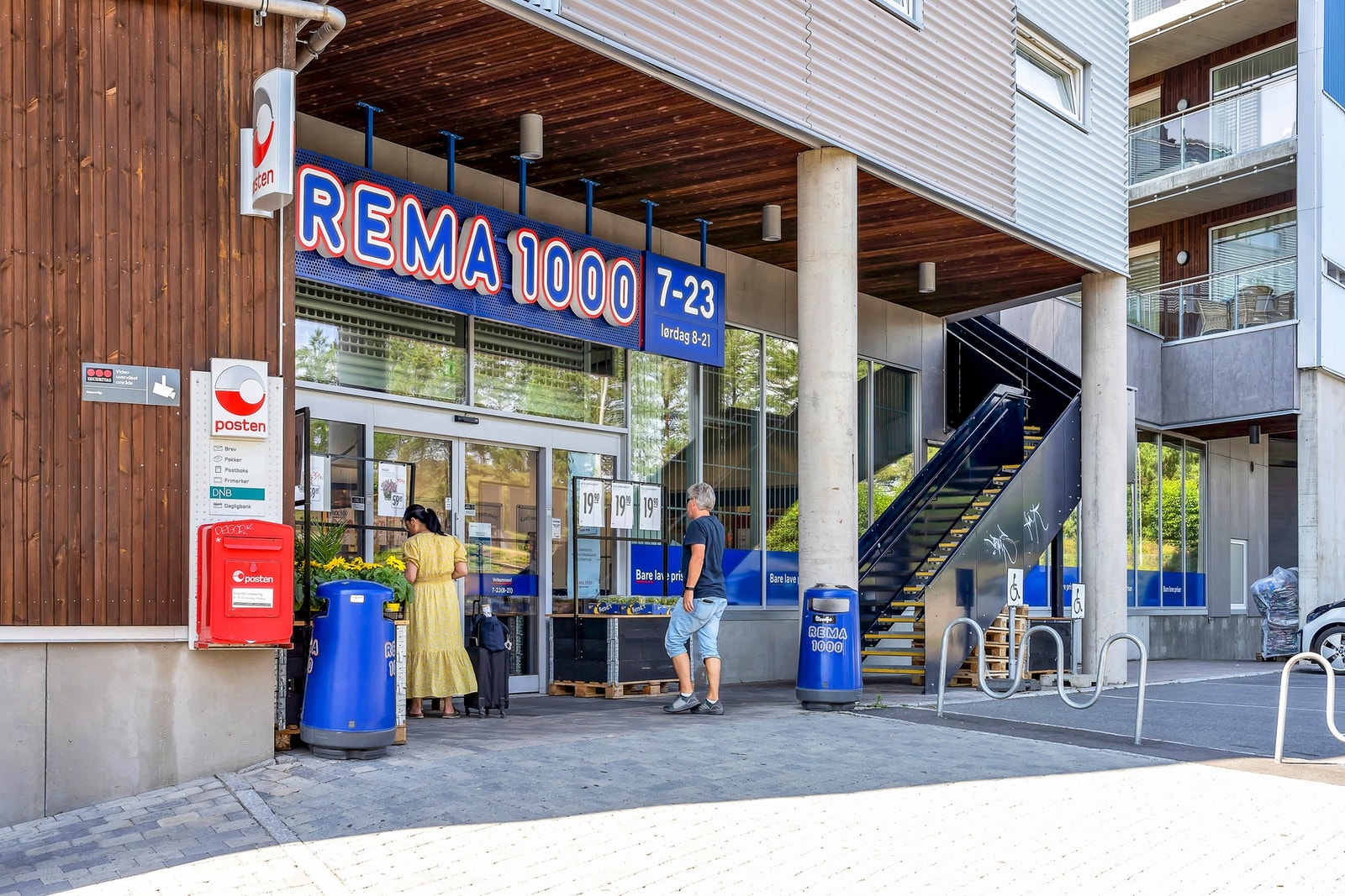 Rema 1000 og Coop Extra ligger kun et par minutter gange unna Galleribilde