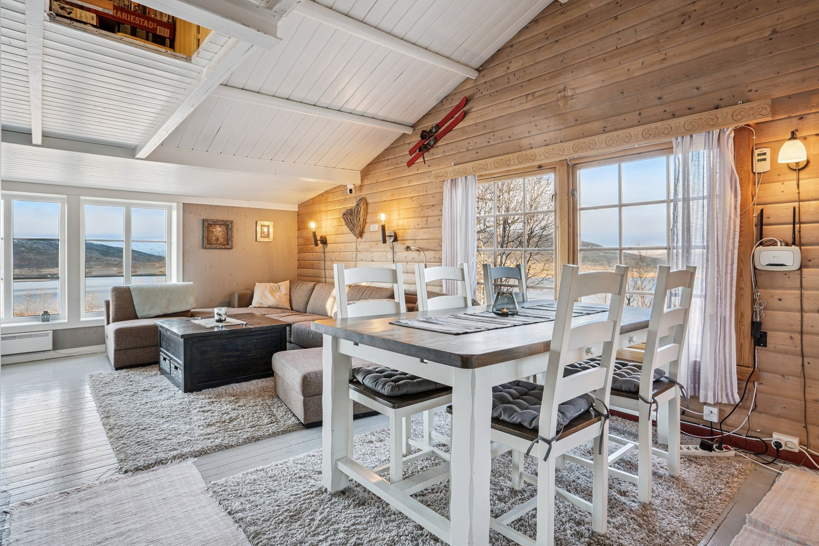 Hytten byr på tradisjonell hyttestil. Galleribilde