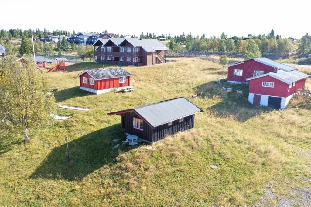 Praktiske mindre bygninger på eiendommen. Galleribilde