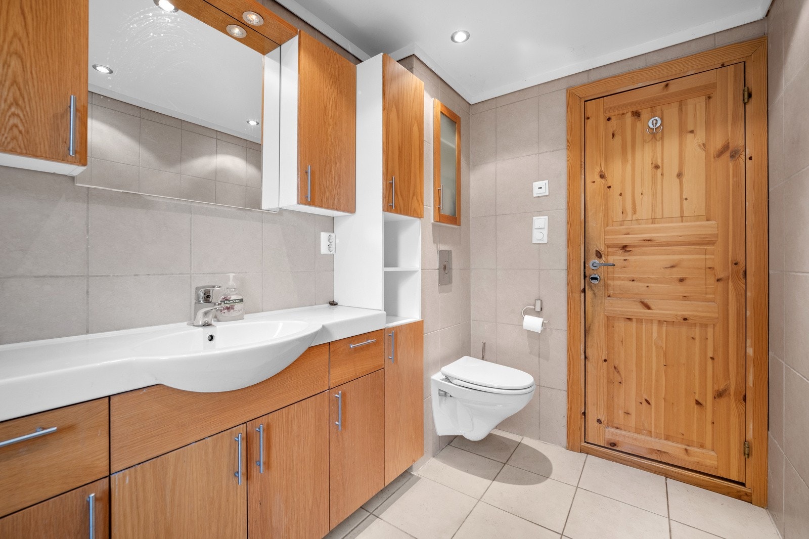 Fra hovedsoverommet er det videre adkomst til masterbad Galleribilde