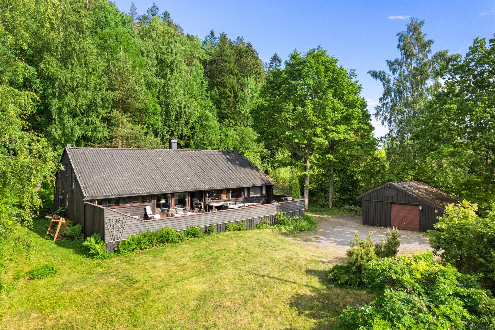 Dette er en arkitektegnet enebolig beliggende i idylliske Holmsbu Galleribilde