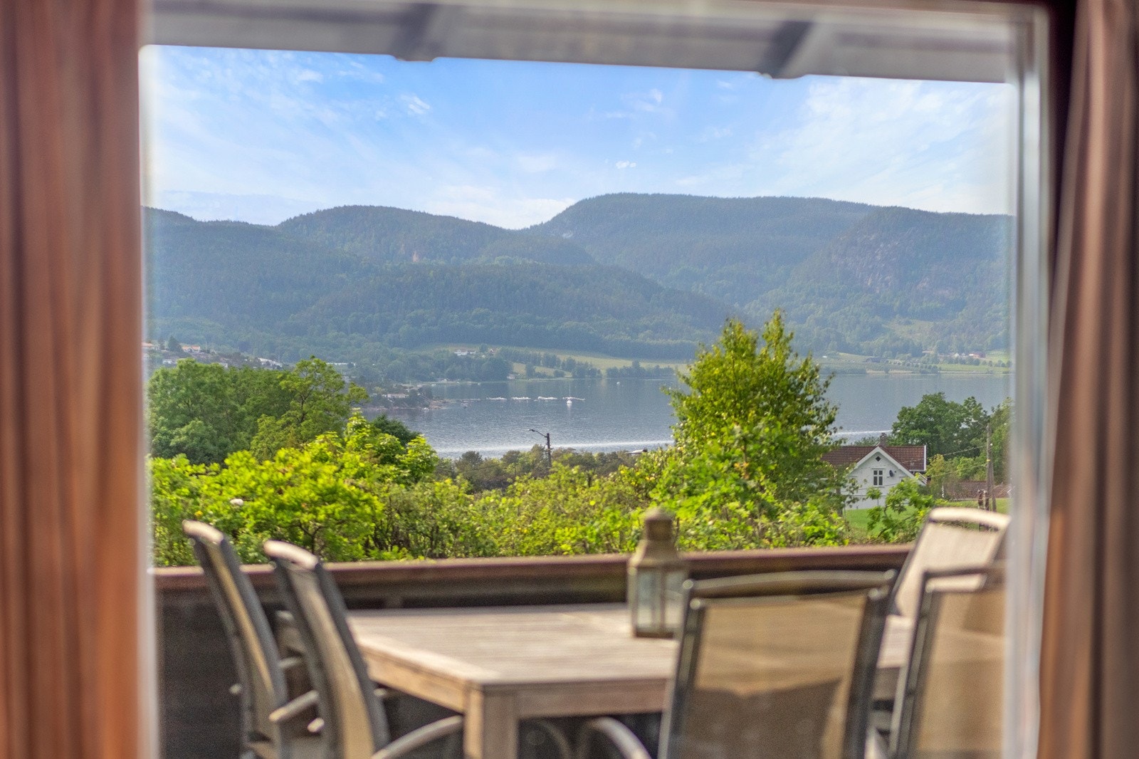 Utsikt fra stuevinduet Galleribilde