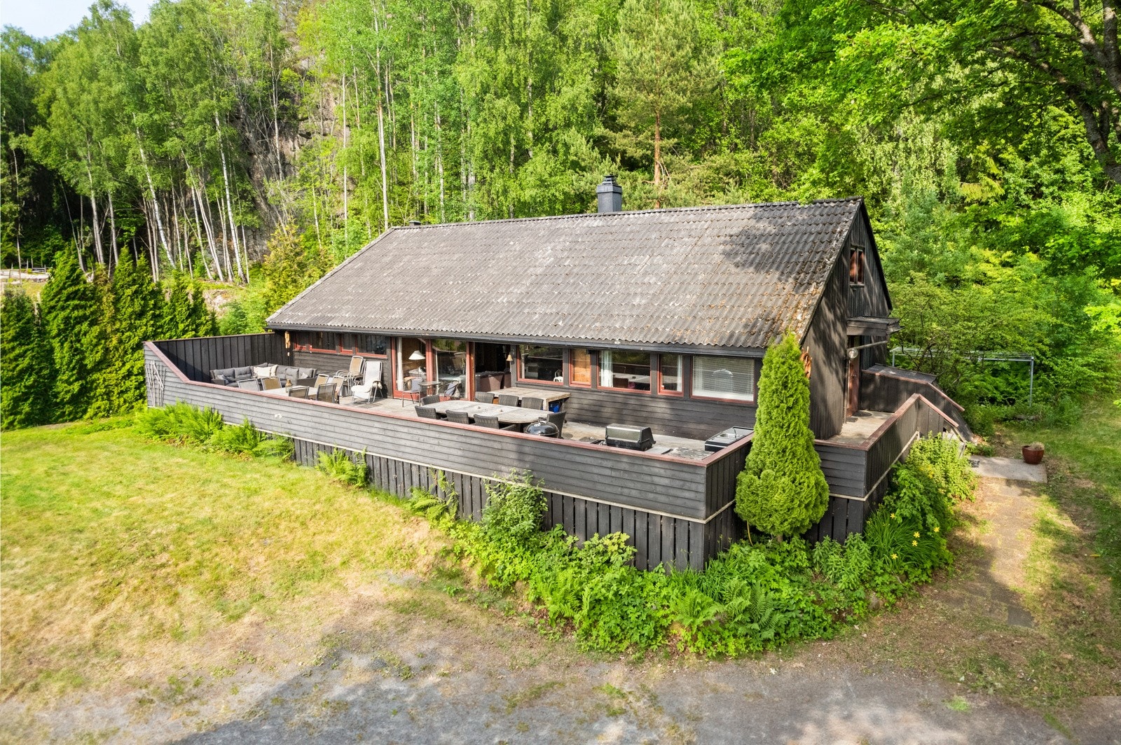 Her har du god boltreplass og en selveid tomt på 2,7 mål som gir flere muligheter Galleribilde