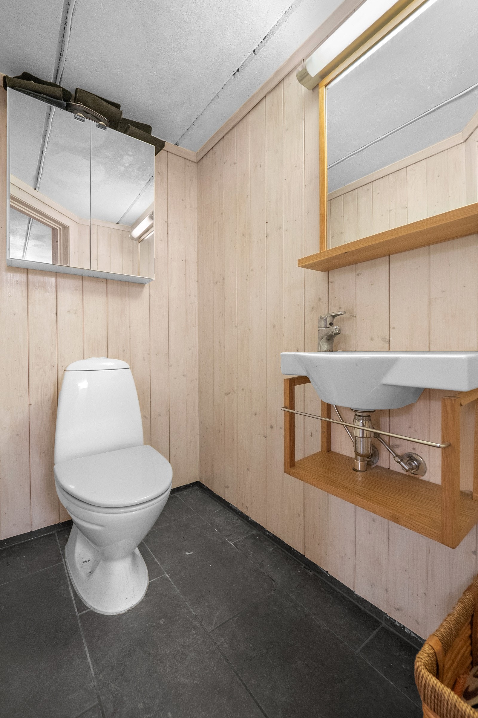 Toalettrommet ligger inne på badet Galleribilde