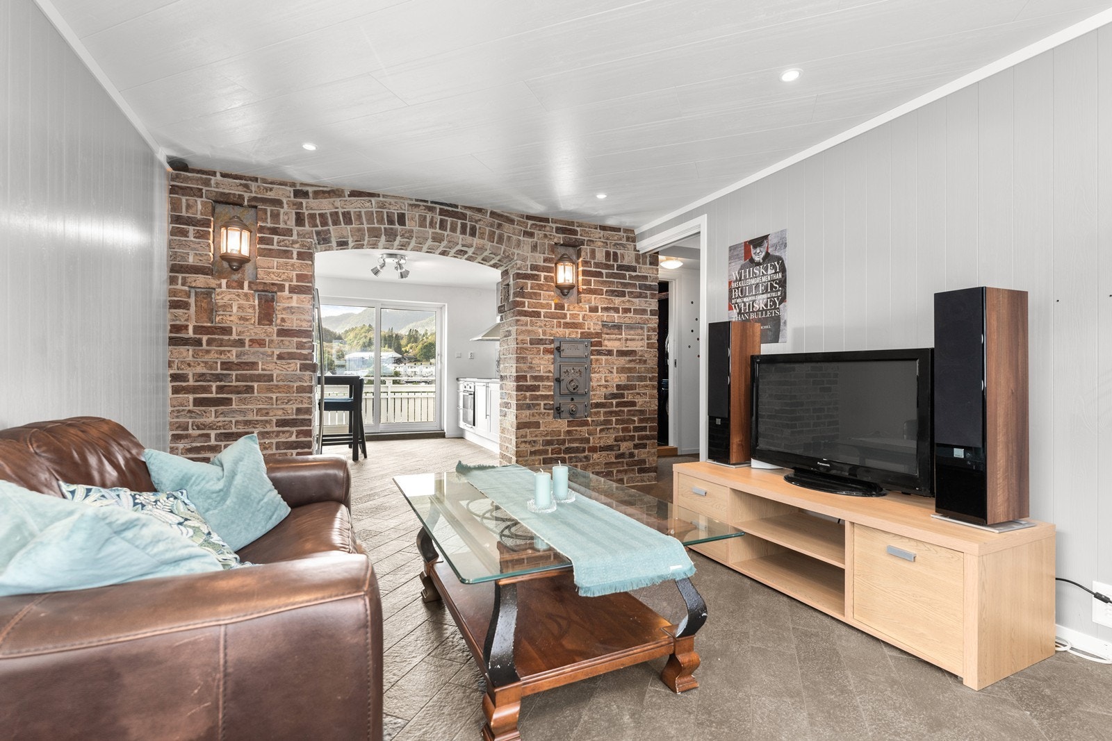 Fra stue mot kjøkken. Galleribilde