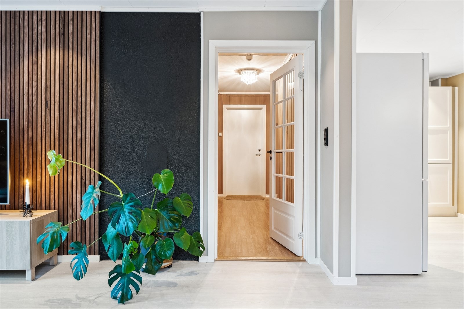 Selger har fjernet vedovn i leiligheten. Det er mulighet for montering da pipe er rehabilitering i 2015. Galleribilde