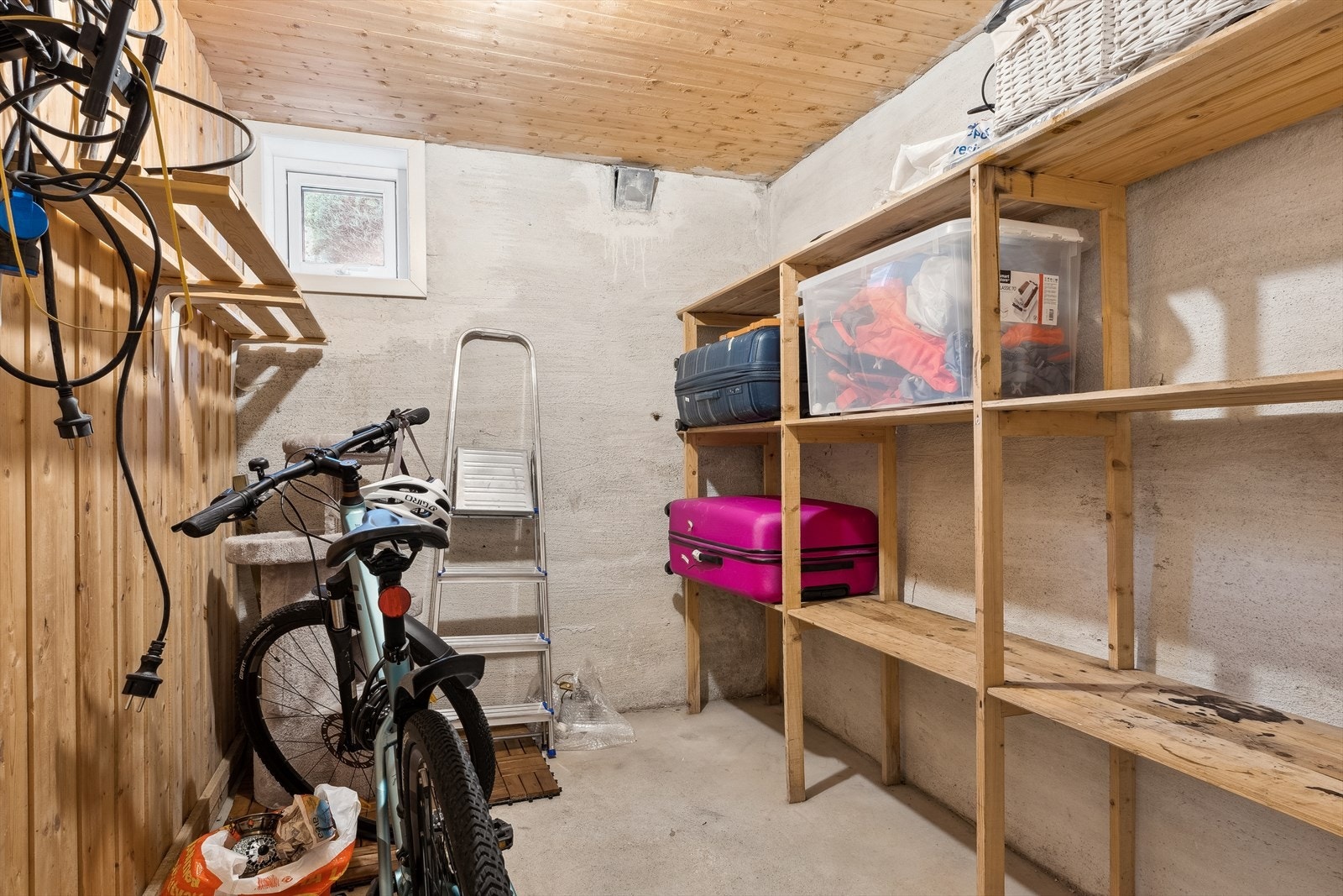 Bod i kjeller. Galleribilde