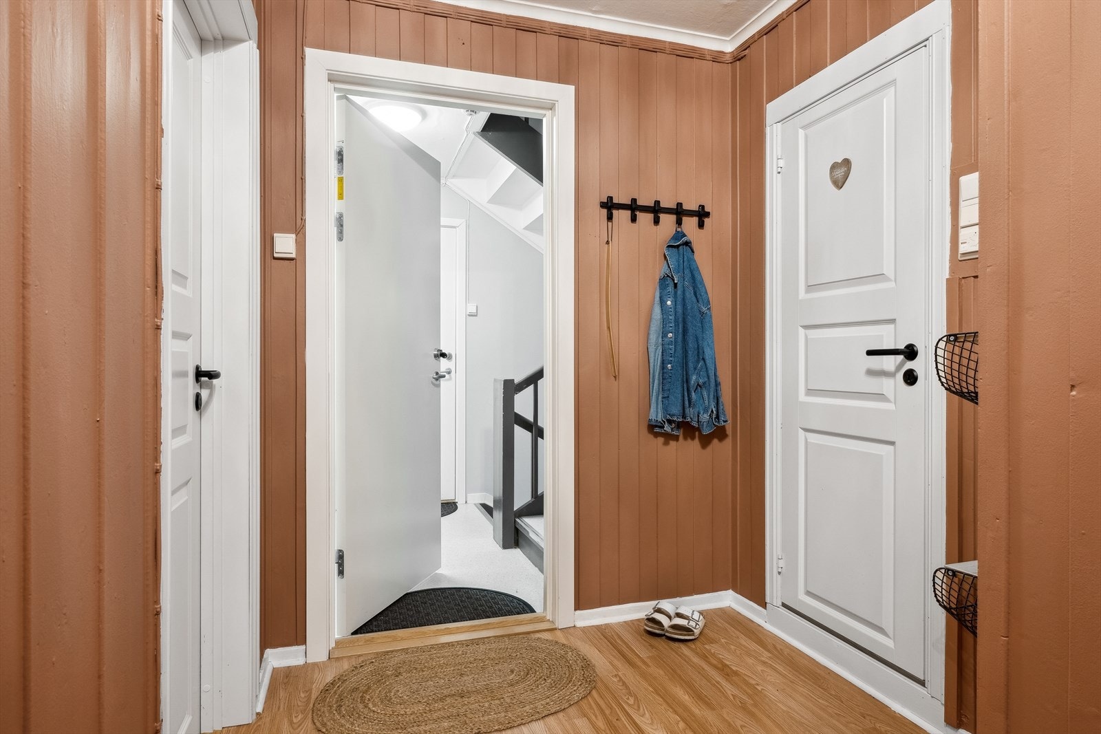 Entré er malt i i fin farge. Galleribilde