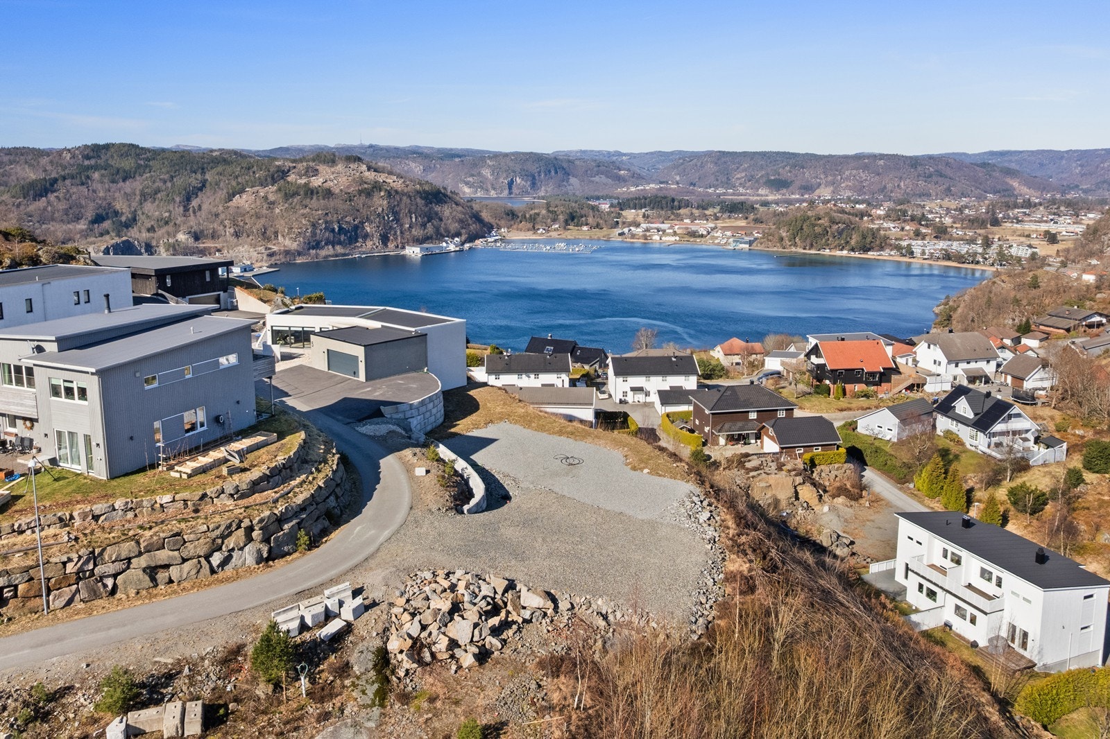 Her har du mulighet til å bygge drømmehuset på en helt unik tomt i Skomrak/ Lyngdal! Foto: Morten Fasseland Galleribilde