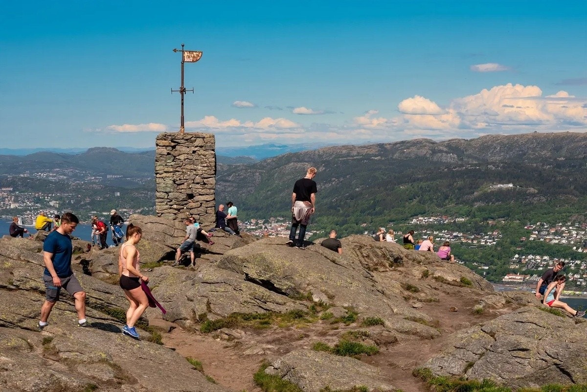 Populære fjelltur områder i nærheten, Løvstakken, Lyderhorn, Damsgårdsfjellet og Ulriken Galleribilde