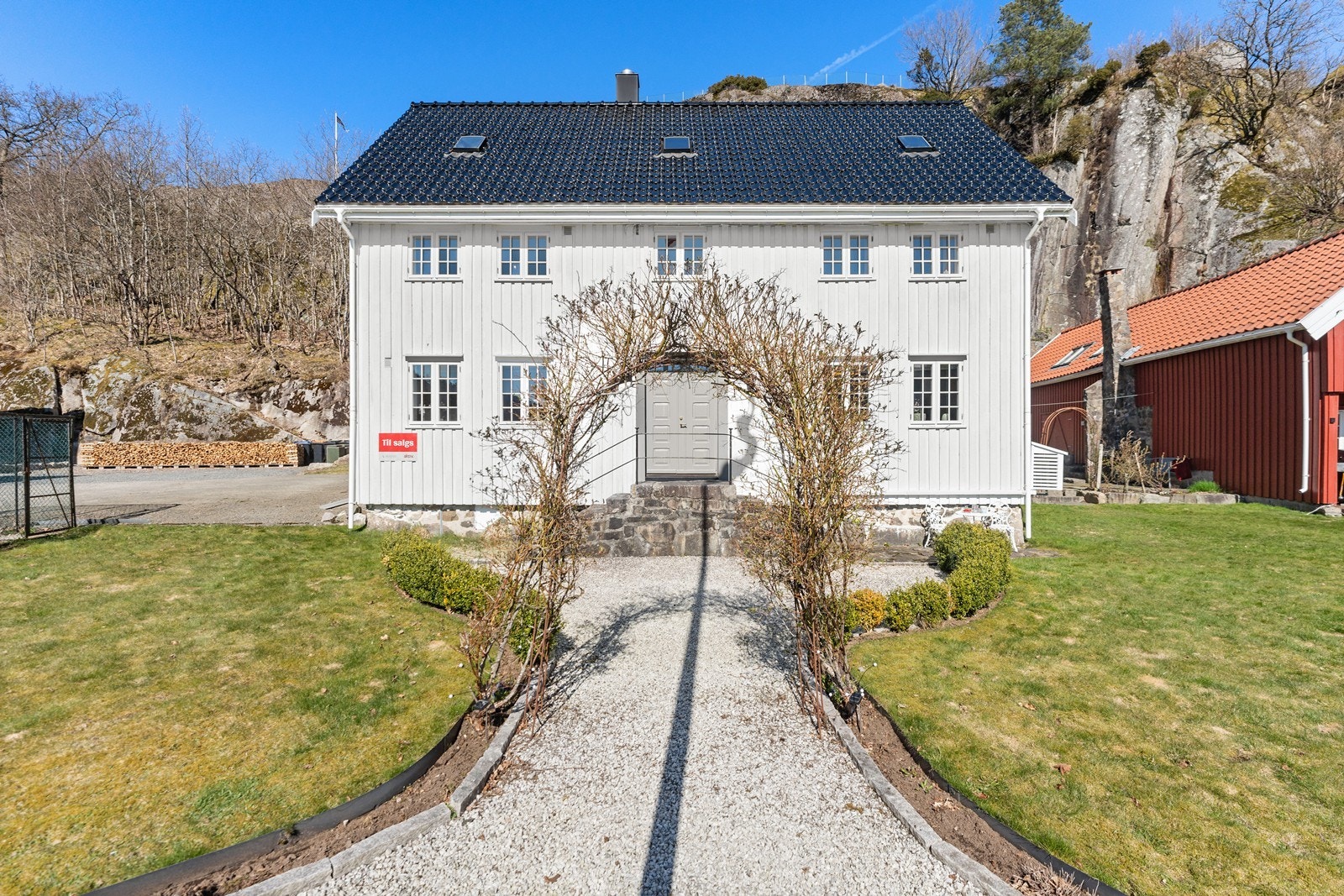 Herskapelig bolig fra 1750 som er varsomt renovert. Galleribilde