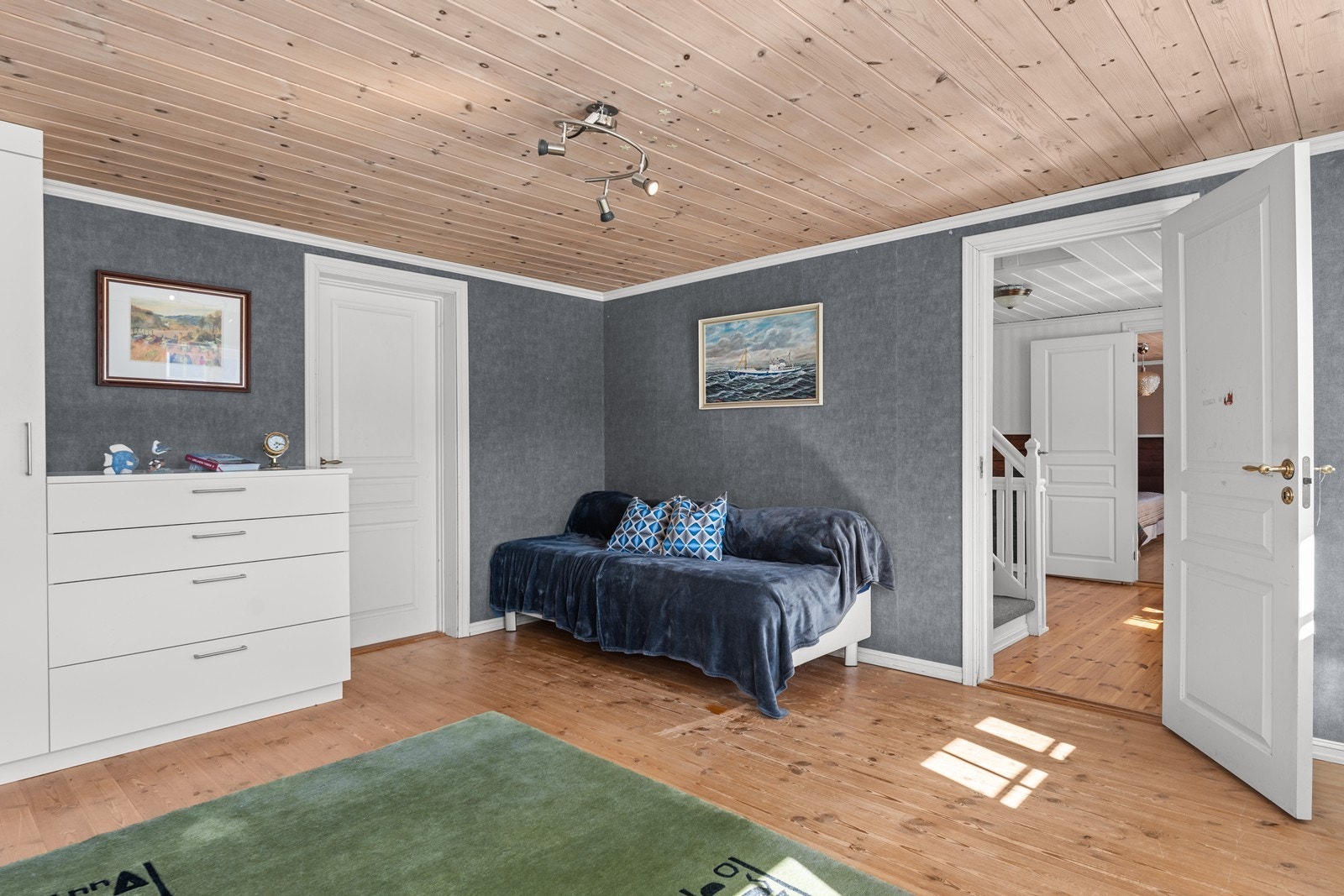 Stort soverom og et mindre barnerom evt. garderoberom like ved. Galleribilde