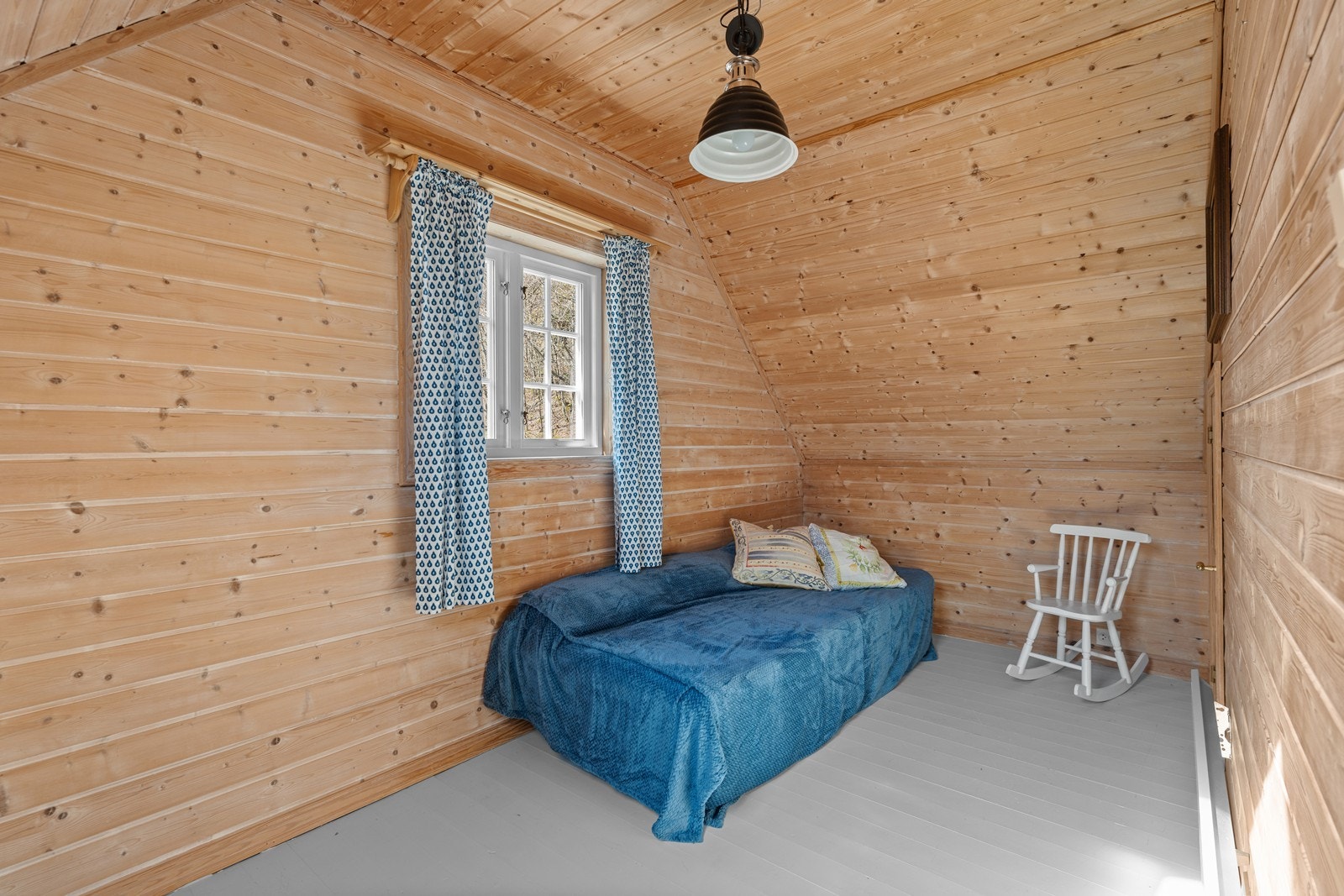 Soverom på loftet. Galleribilde