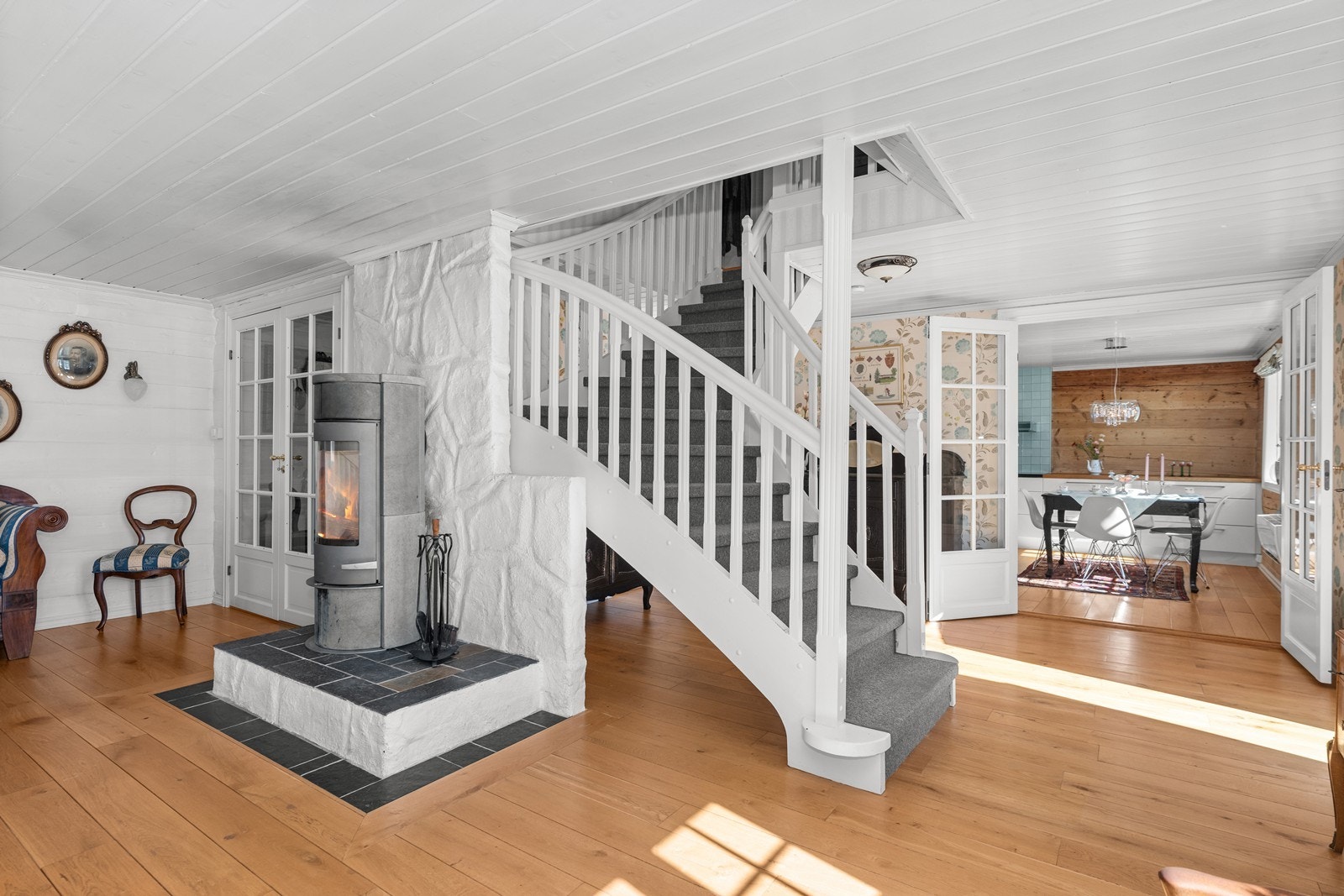 Vedovn for oppvarming. Galleribilde