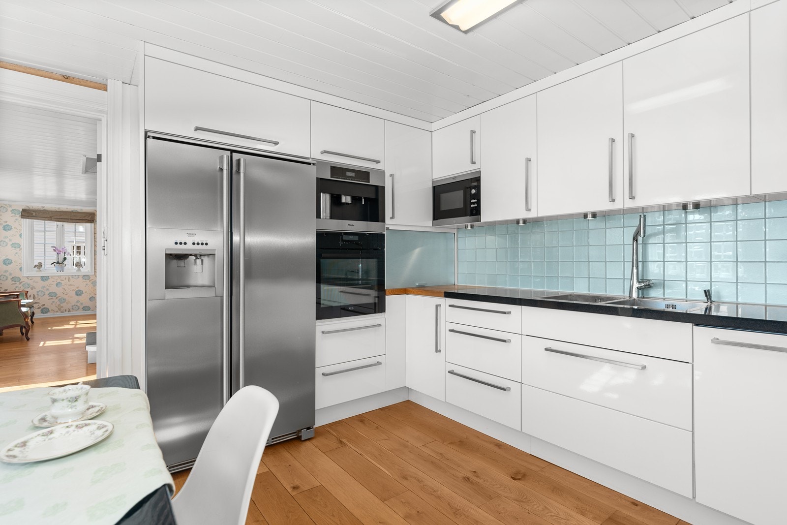 Fra kjøkken mot stue. Galleribilde