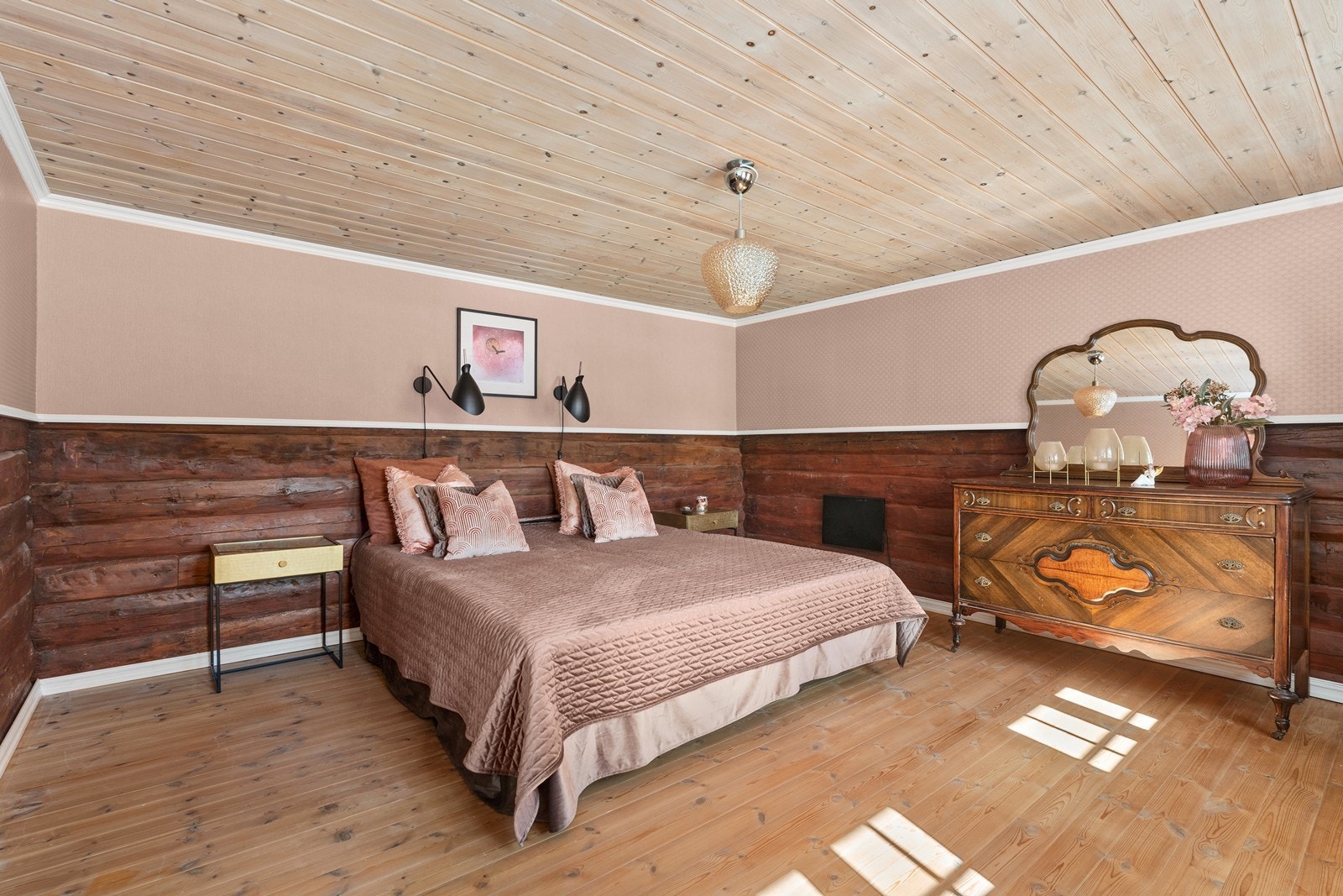 Synlig laft på vegger. Galleribilde