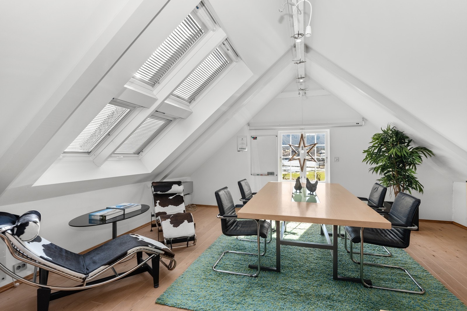 Takvinduer som gir godt lys. Galleribilde