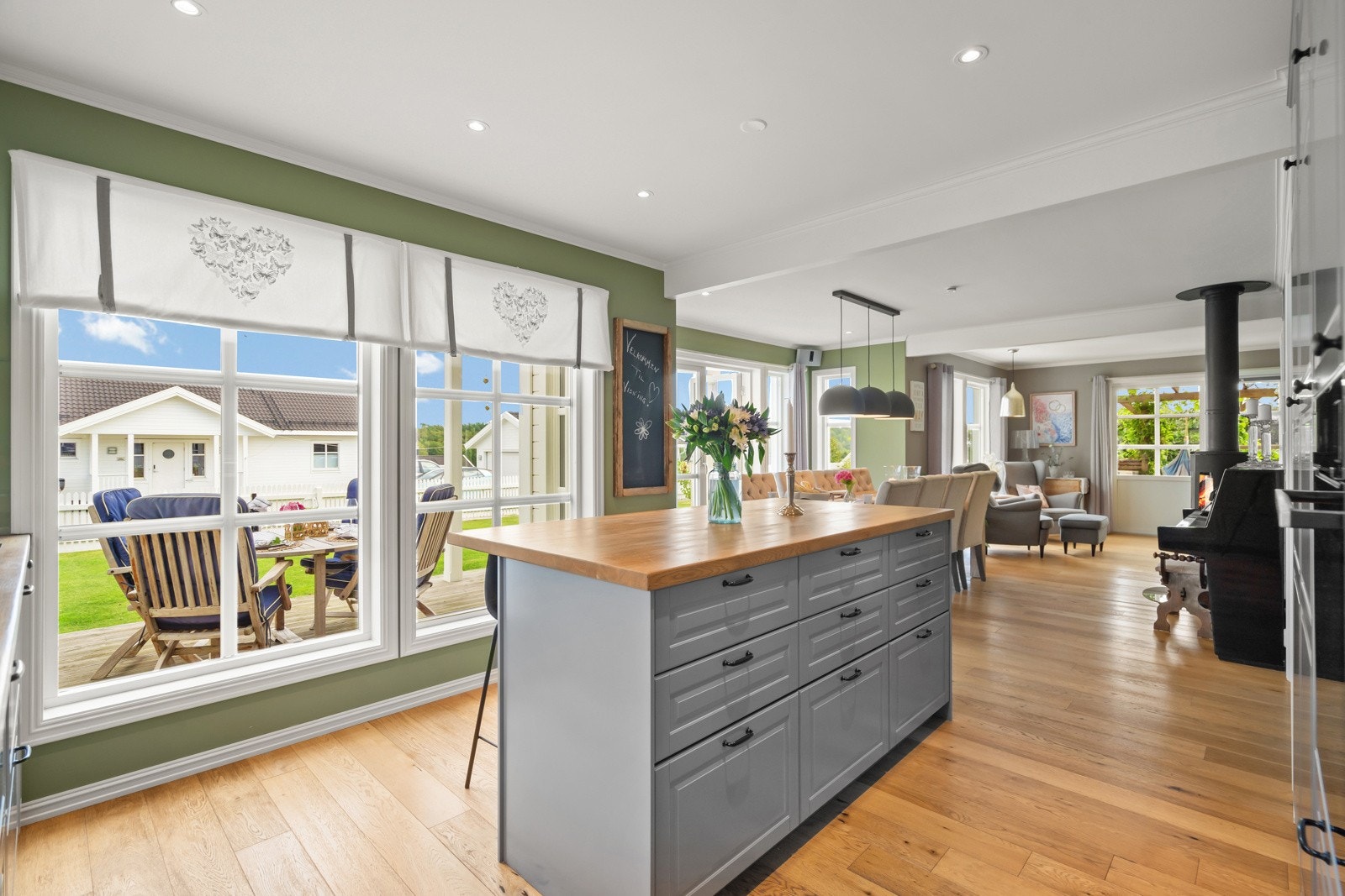 Fra kjøkkenøya er det utsikt til Oslofjorden.. Galleribilde