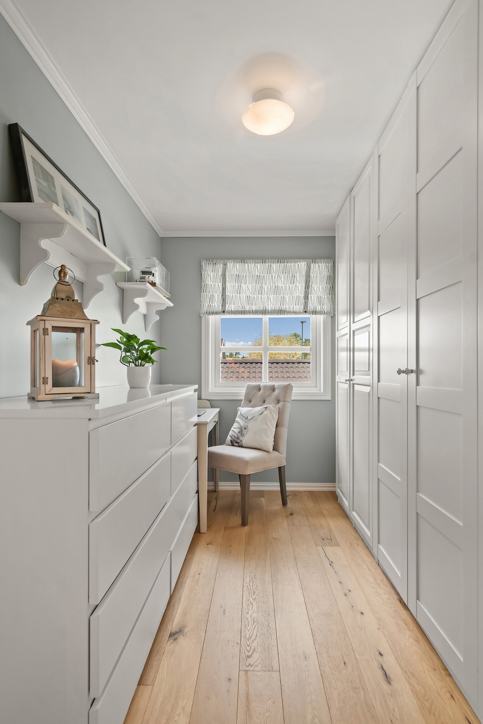 Soverom 4 som idag brukes som walk-in closet Galleribilde