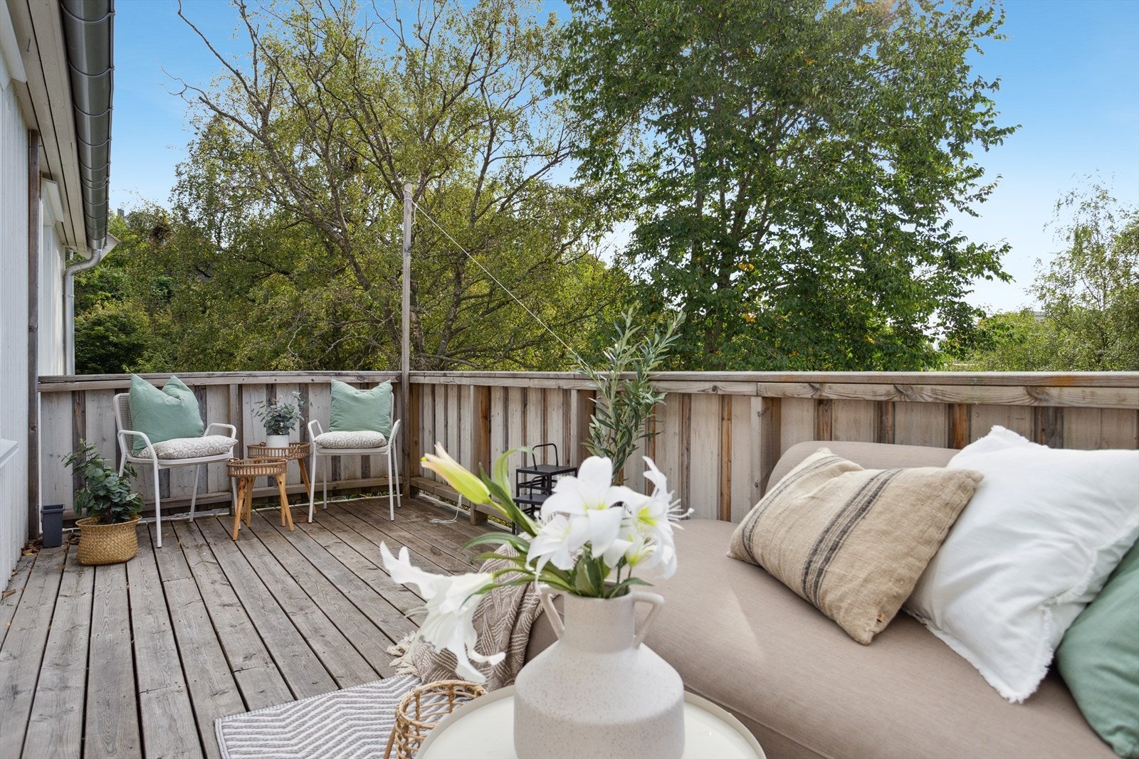 Den usjenerte balkongen har god plass til utemøbler. Galleribilde