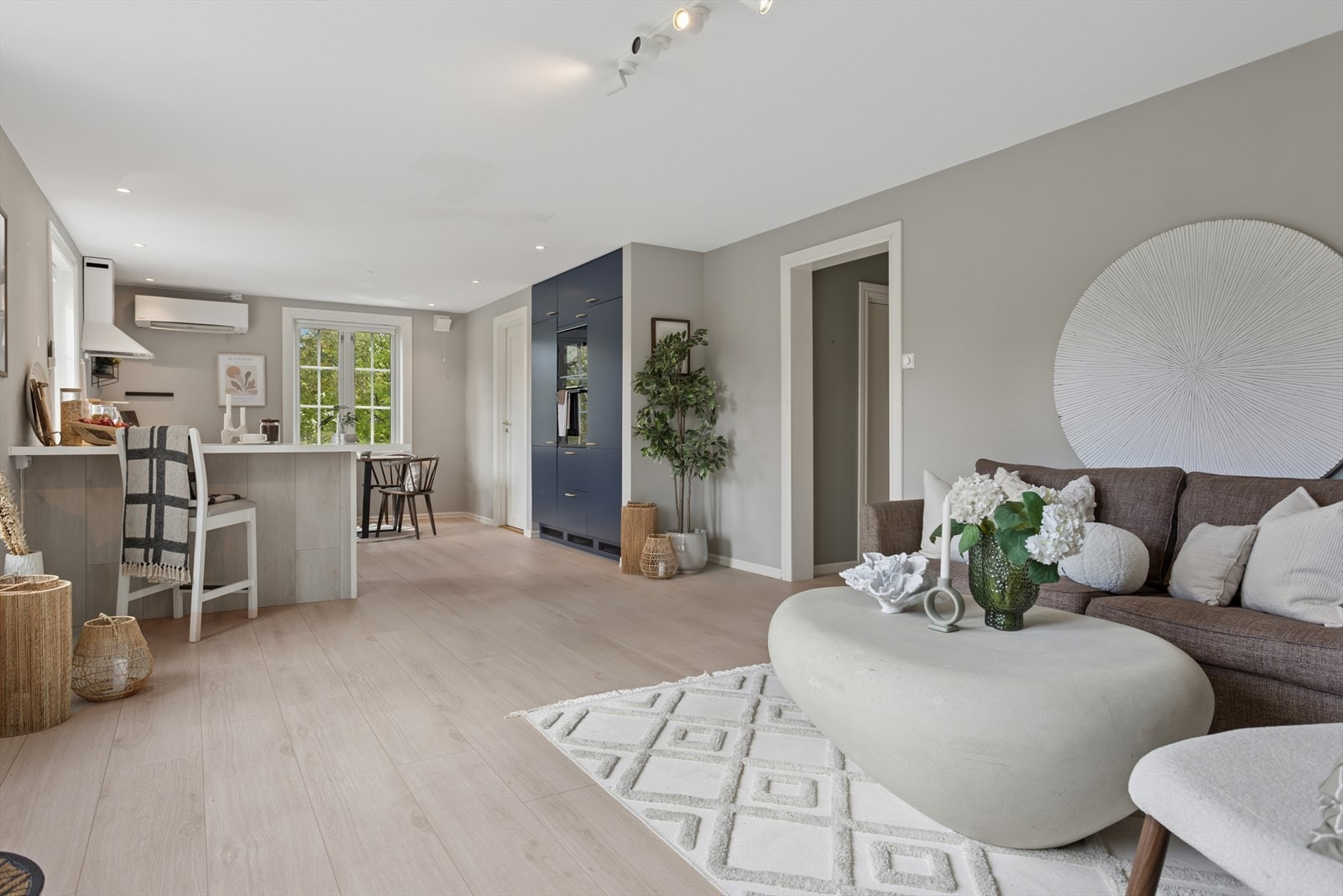 Stue og kjøkken er tilsammen ca. 37,3 m². Galleribilde