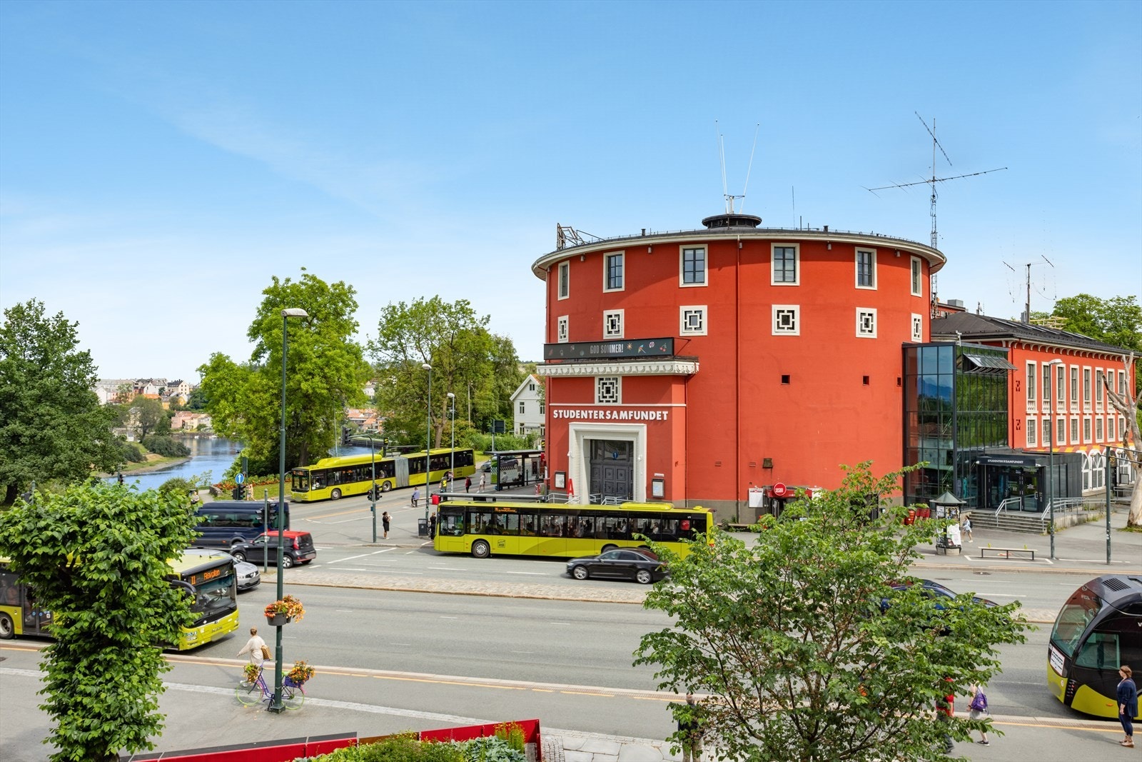 Fra eiendommen er det en kort gåtur til Elgeseter og Studentersamfundet. Galleribilde