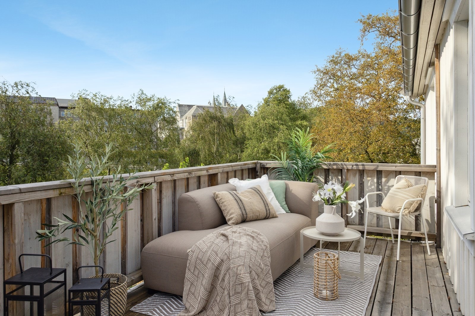 Balkongen er ca. 12,4 m². Galleribilde