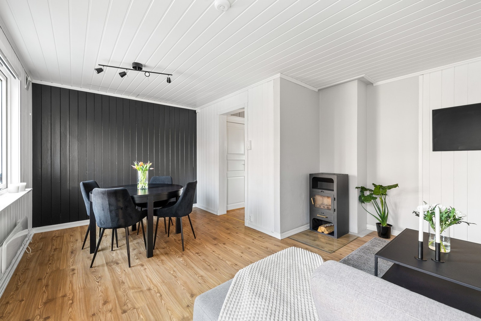 Åpen løsning fra spisestue til stue Galleribilde