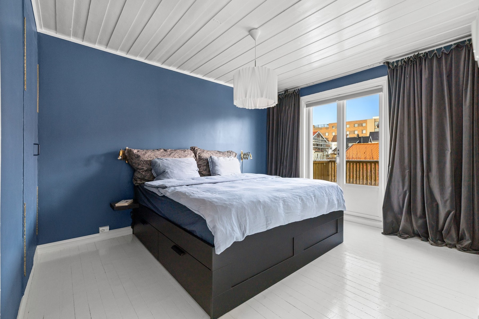 Soverom med utgang til egen vestvendt balkong Galleribilde