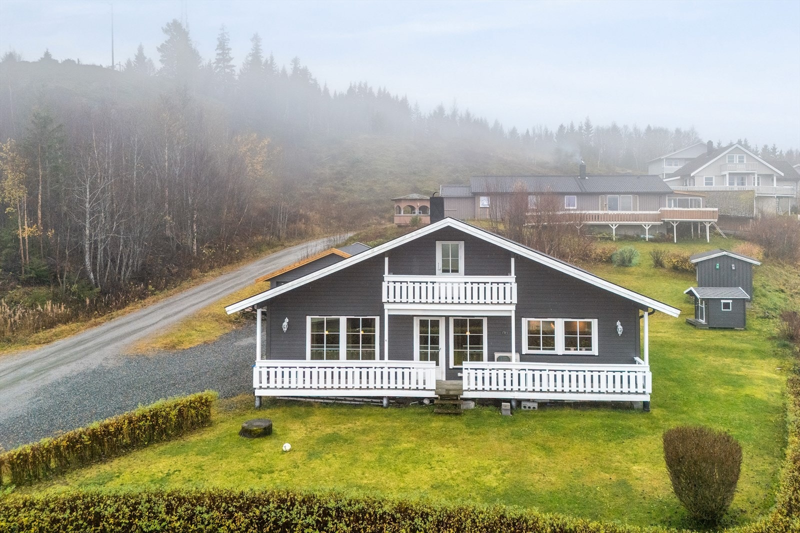 Her får man en pent opparbeidet eiendom på hele 1 327,2 m². Galleribilde