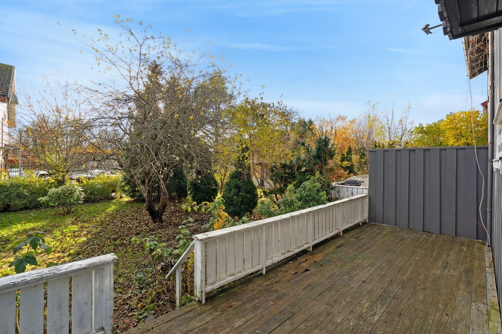 Hage med god boltreplass for store og små Galleribilde