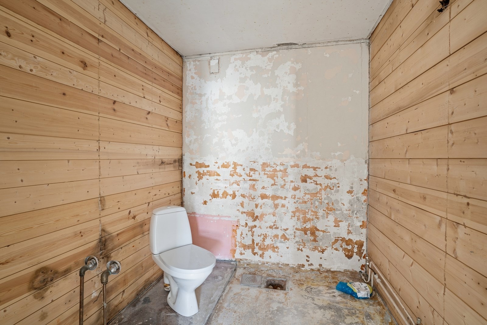 På badet er det startet renovering Galleribilde