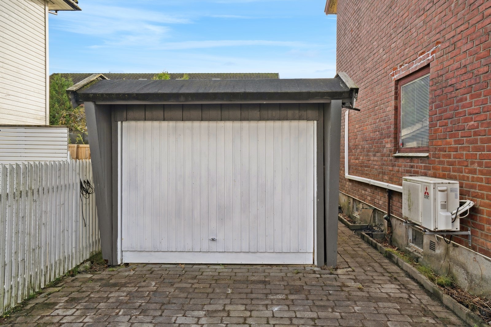 Det medfølger garasje av enkel standard Galleribilde