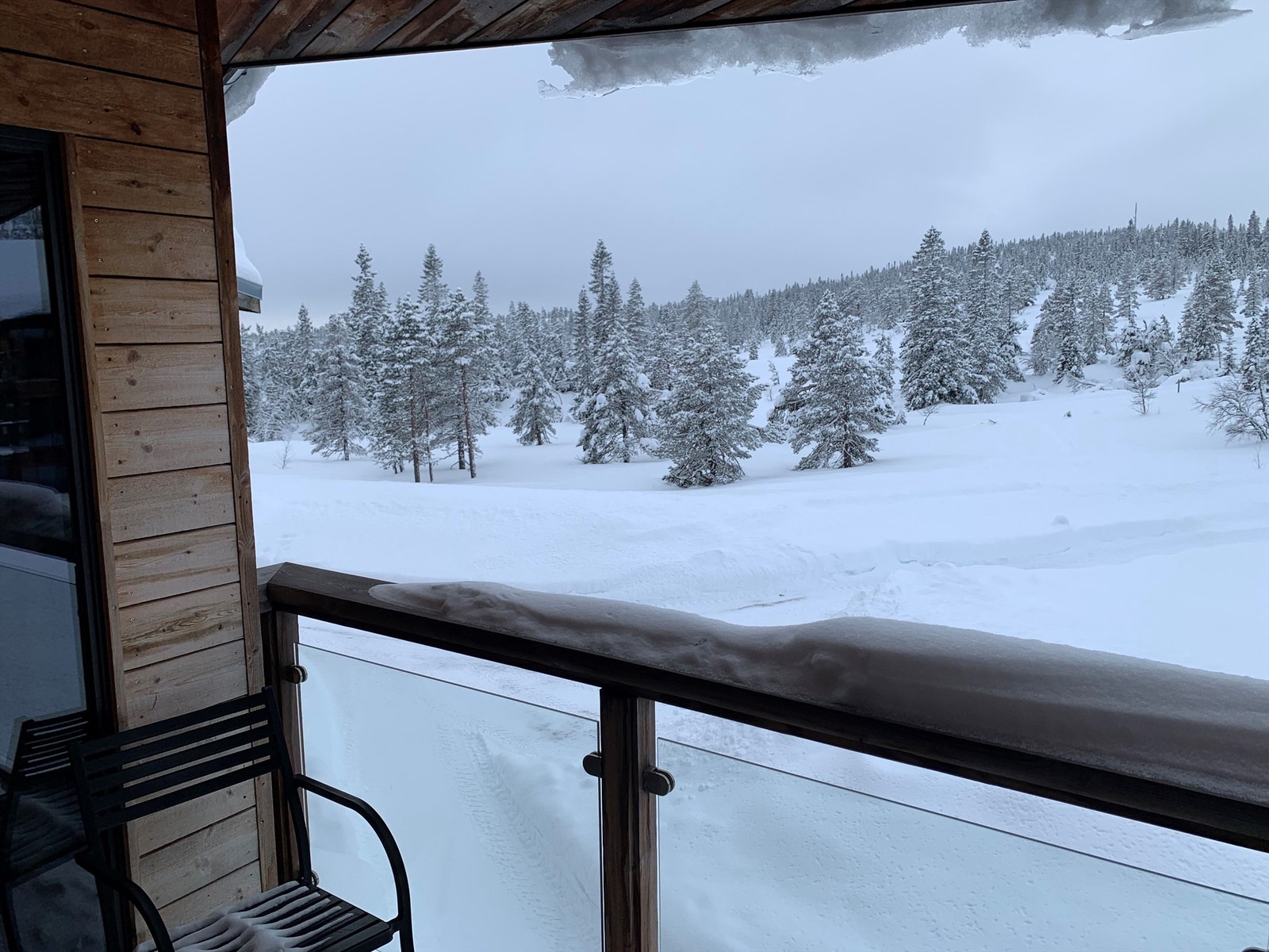 8 kvm. vestvendt balkong på toppen med flott utsikt Galleribilde