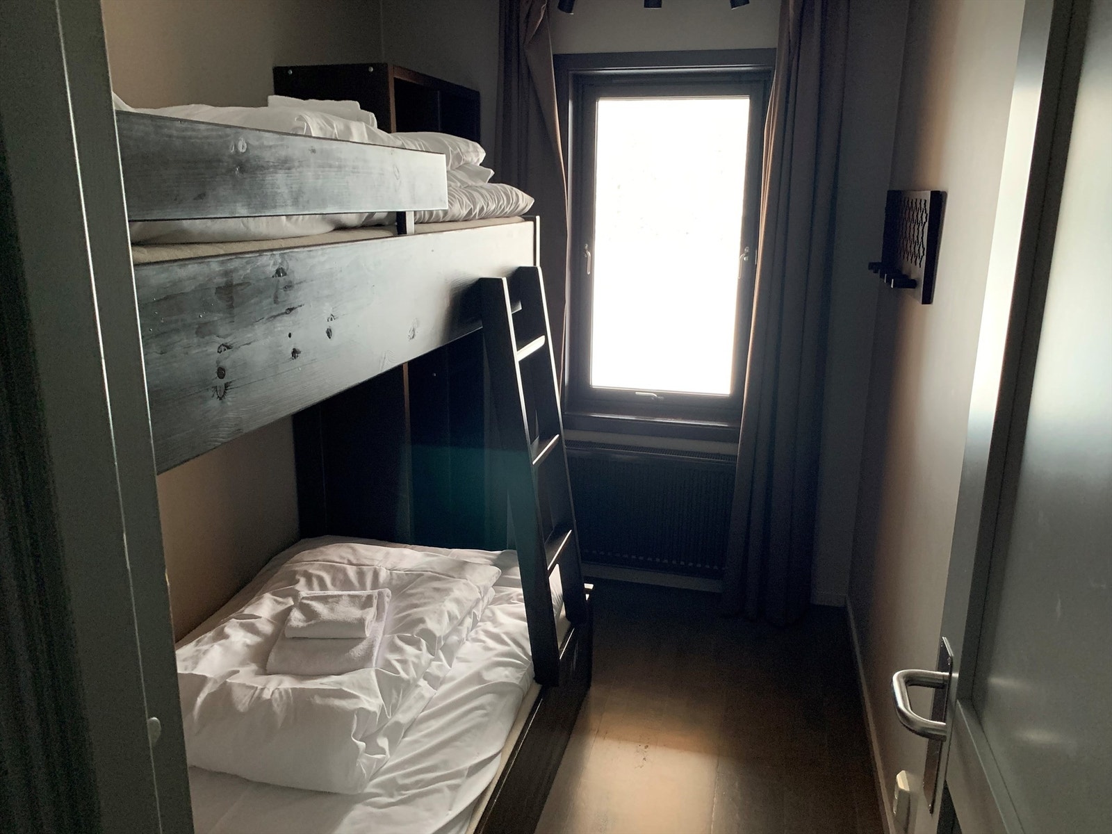 Soverom II har køyeseng. Det er totalt 3 soverom og 6 sengeplasser i leiligheten Galleribilde