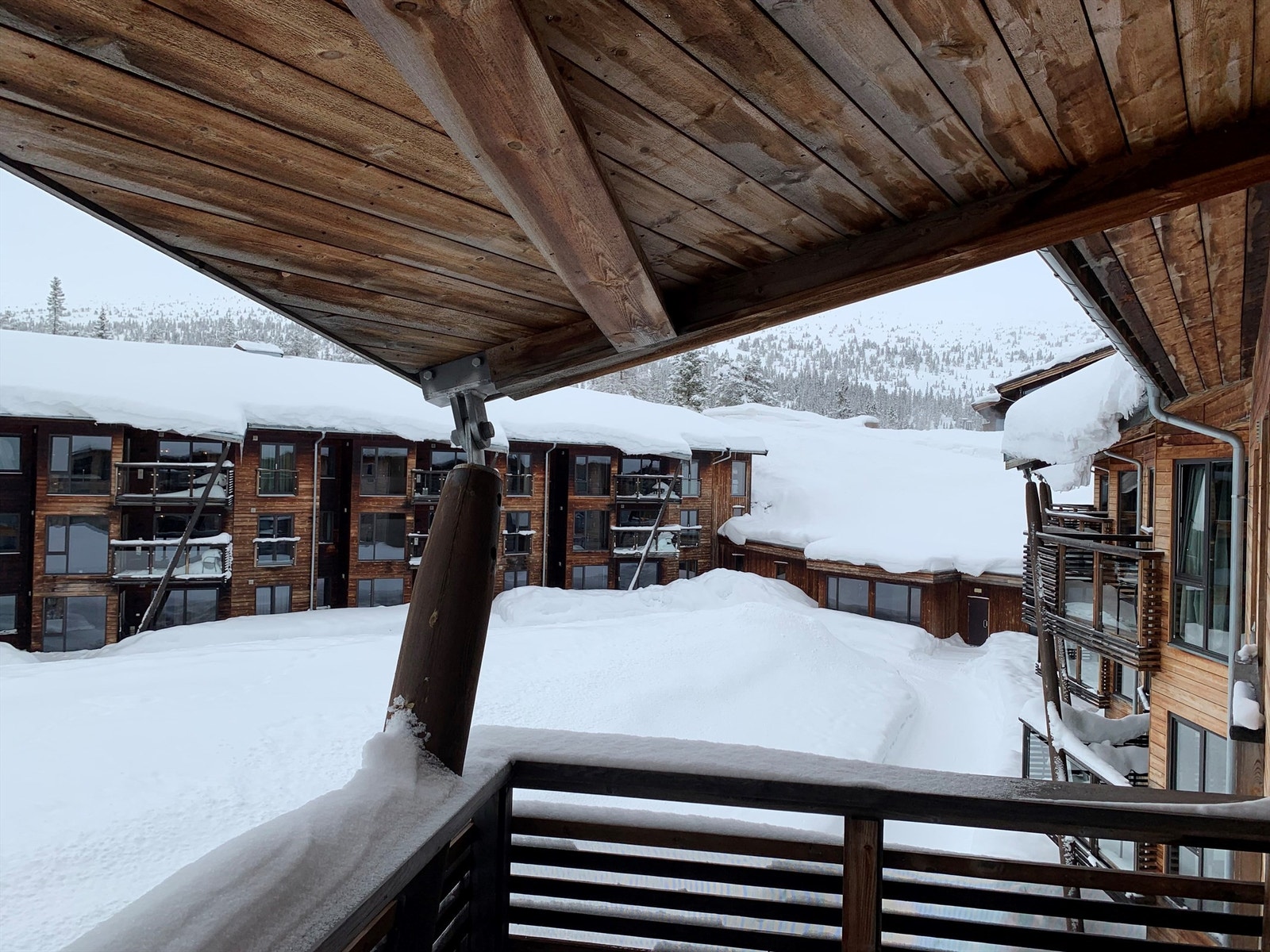 Vestvendt balkong gir fine muligheter for hygge i solveggen etter endt tur (mesteparten av året) Galleribilde