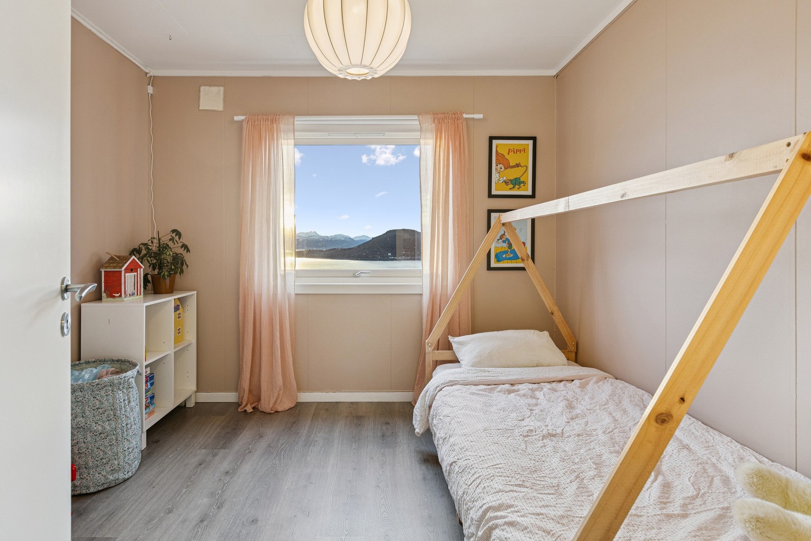 Soverom nr. 2. Galleribilde