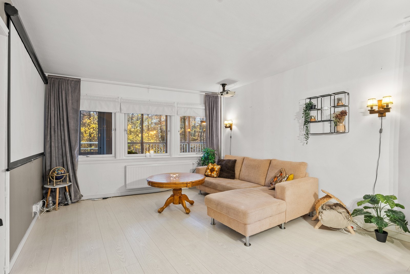 Stue med fin plass for sofagruppe! Galleribilde