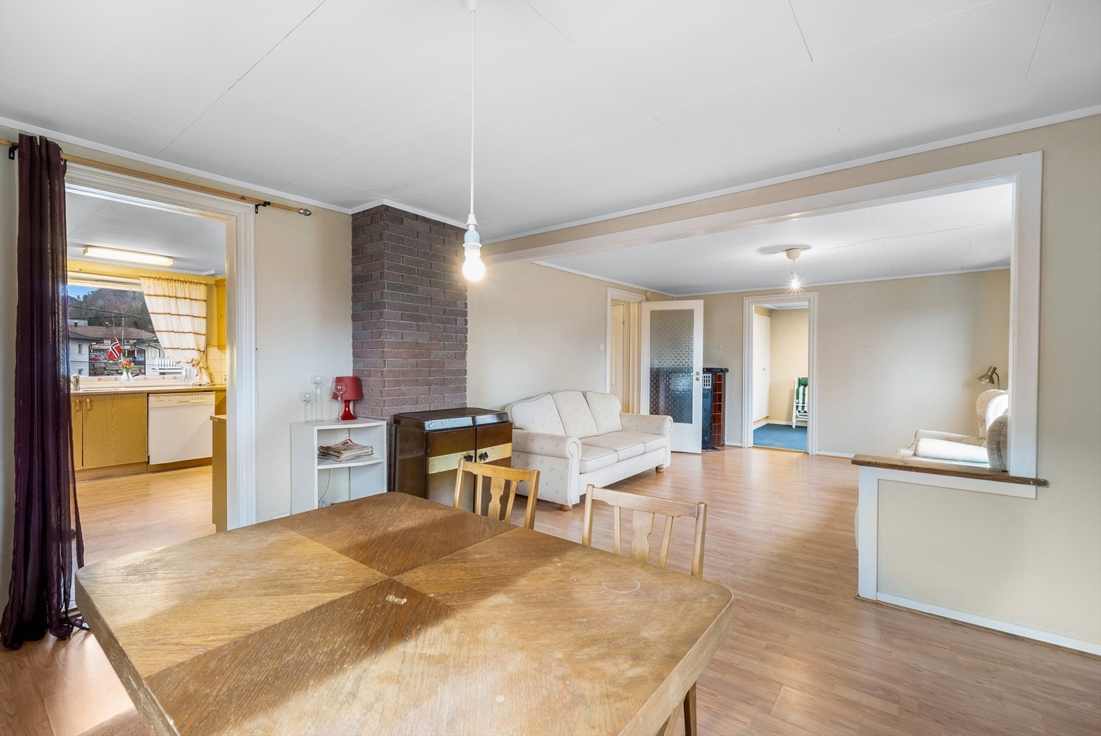 Fra stue mot kjøkken Galleribilde