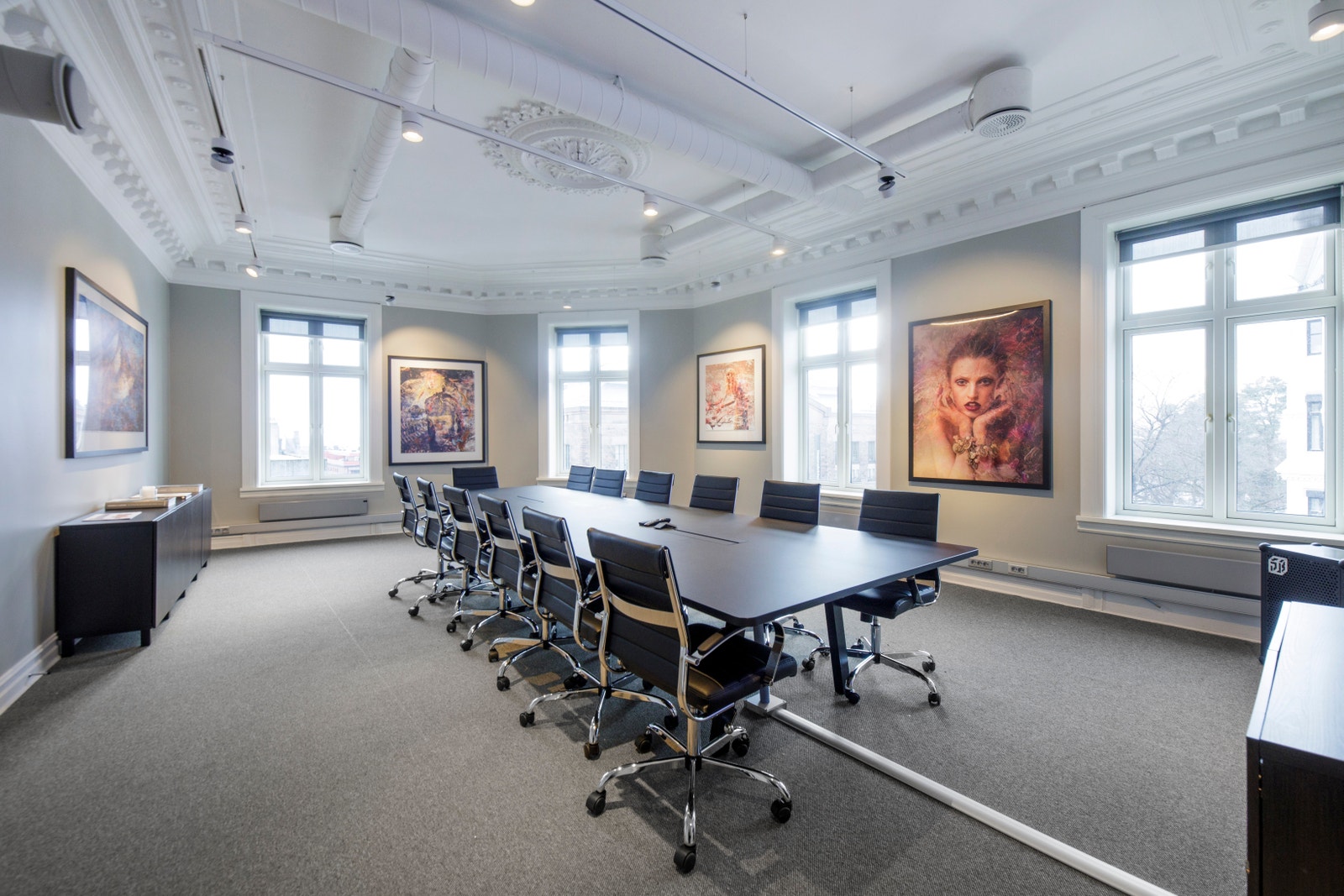 Møterom hos en annen leietaker i bygget. Tilsvarende møterom kan etableres i dette lokalet. Galleribilde